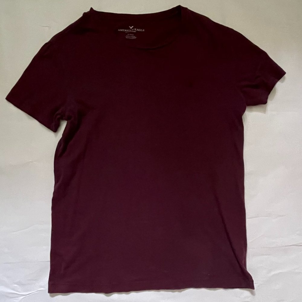 3 American Eagle t shirts